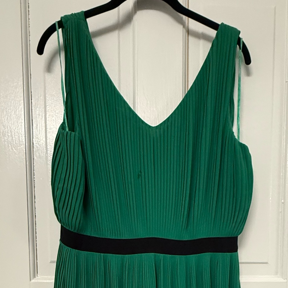 Elegant Green Pleated Dress
